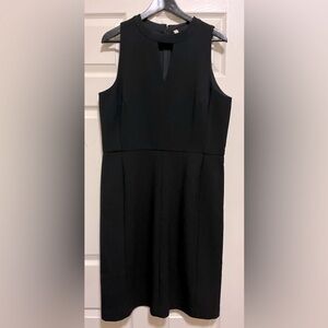 Sleeveless keyhole black fitted dress